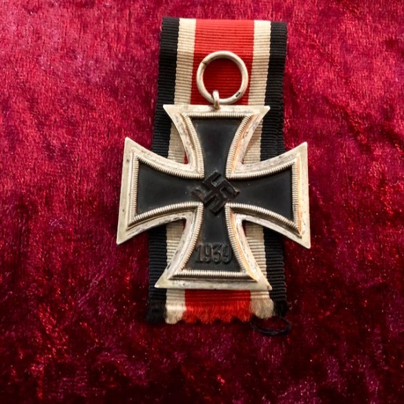 WW2 German Iron Cross EKII Medal 2